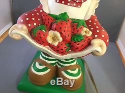 Vintage Strawberry Shortcake Lamp Ceramic Superior Statuary 1981 Child Decor