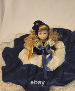 Vintage Venice Italy Porcelain Doll 8 Certificato di Garanzia Lace Blue Velvet