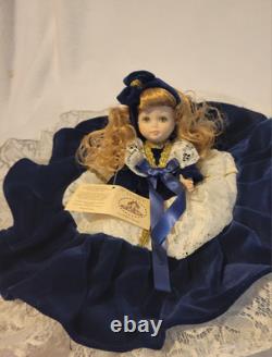 Vintage Venice Italy Porcelain Doll 8 Certificato di Garanzia Lace Blue Velvet