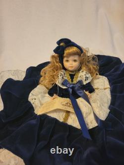 Vintage Venice Italy Porcelain Doll 8 Certificato di Garanzia Lace Blue Velvet