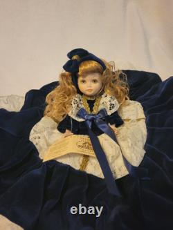 Vintage Venice Italy Porcelain Doll 8 Certificato di Garanzia Lace Blue Velvet