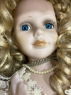 Vitange Danbury Mint Porcelain Bisque 201987 Blues Eyes / Blonde Hair