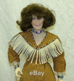 Vtg 1987 Porcelain 19 Loretta Lynn Franklin Mint Heirloom Doll with Stand & Tag