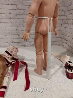 15 Poupée en Bisque Allemande Goebel avec un Superbe Costume, Sans Défauts