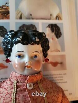 15 belles rares têtes de china antique Conta & Boehme dame aux oreilles percées à bottes plates