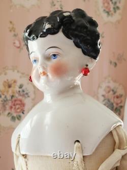 15 belles rares têtes de china antique Conta & Boehme dame aux oreilles percées à bottes plates