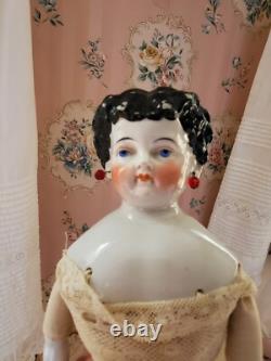 15 belles rares têtes de china antique Conta & Boehme dame aux oreilles percées à bottes plates