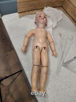 16 Heinrich Handwerck 421 Taille 0 et Demi Tête en Bisque Allemande, Beau Corps Allemand