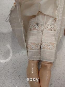 19 Handwerck #119. 10 et 1/4 X. Poupée en biscuit impeccable sur beau corps en composition marqué