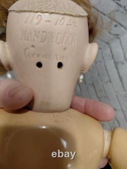 19 Handwerck #119. 10 et 1/4 X. Poupée en biscuit impeccable sur beau corps en composition marqué