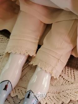 19 POUPE DE TÊTE CHINOISE DE LA GUERRE CIVILE DES ANNÉES 1860, RAIE AU CENTRE, HAUT FRONT, BIEN HABILLÉE