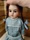 19 T&ecirc;te En Porcelaine Bisque Myst&eacute;rieuse Marqu&eacute;e Allemagne, Jolie Vieille Robe, Perruque Hh