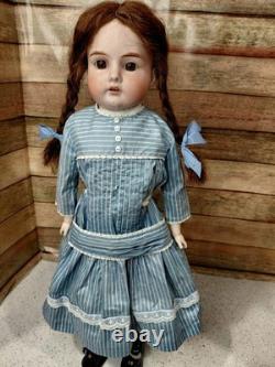 19 Tête en porcelaine bisque mystérieuse marquée Allemagne, jolie vieille robe, perruque HH