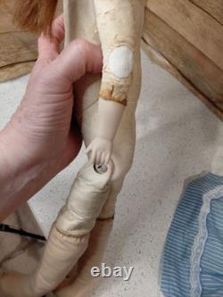 19 Tête en porcelaine bisque mystérieuse marquée Allemagne, jolie vieille robe, perruque HH