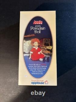 1982 Vintage Le Monde des Poupées Annie Ensemble Complet Voir Photos Jamais Joué Avec
