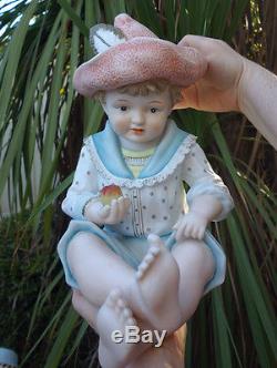 1o2 Lg Vintage Bisque Porcelaine Baby Piano Figurine, Garçon, Poupée, Allemand, Peint À La Main