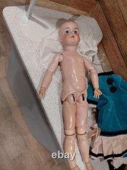 20 AM Floradora Tête de Socket Parfaite en Bisque avec Costume Merveilleux