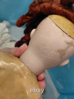 20 H. W & Co Fabriqué en Allemagne A. M. 5 Bisque Impeccable sur un Grand Ancien Corps