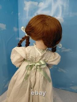 21 Max Handwerck 283/285 Tête en biscuit allemande, corps en composition, belle robe