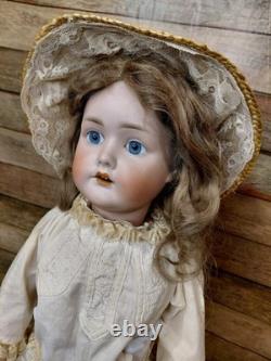 23 1923 Schoneau Hoffmeister PB Allemand Bisque, Magnifique Costume