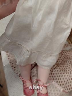 23 Heubach Kopplelsdorf 250.5 Bisque parfait allemand Fab costume et chapeau