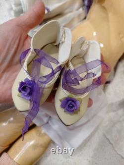 23 Poupée Max Handwerck à tête en biscuit, magnifique robe lilas et rose