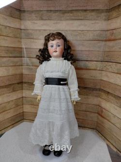 24 Poupée Antiques Heubach Koppelsdorf 250-6 Magnifique Robe en Broderie Blanche