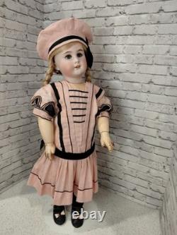 24 Tête Jumeau en biscuit impeccable, robe française ancienne