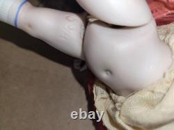 3,75 pouce poupée en biscuit allemande antique aux membres articulés, yeux peints, perruque en mohair