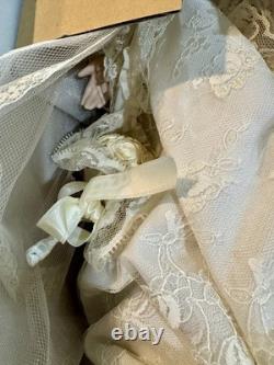 30 poupée de mariée en porcelaine héritage royal Tomich avec certificat d’authenticité mariage vintage