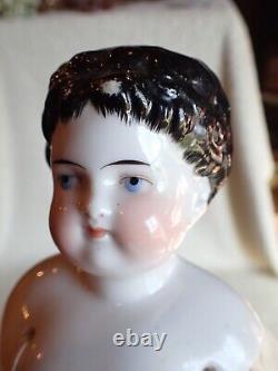 Adorable Poupée ancienne en porcelaine avec tête 15 et coups de pinceau autour du visage