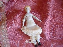 Ancien Et Charmant Antique Vintage Dollhouse Miniature Lady Mère Chine Poupée De Porcelaine