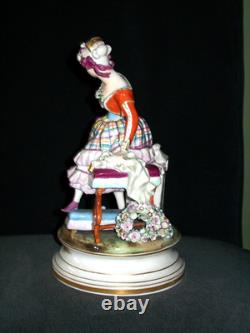Ancienne figurine allemande en porcelaine de Meissen représentant une belle poupée danseuse