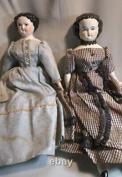 Anciennes poupées en porcelaine 16 avec des vêtements faits main d'origine, 16 poupées en porcelaine