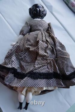 Anciennes poupées en porcelaine 16 avec des vêtements faits main d'origine, 16 poupées en porcelaine