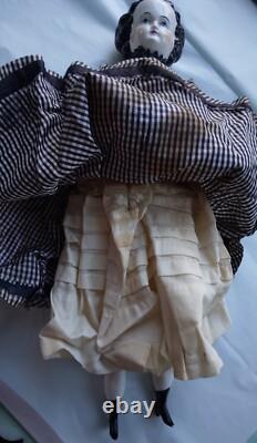 Anciennes poupées en porcelaine 16 avec des vêtements faits main d'origine, 16 poupées en porcelaine