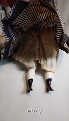 Anciennes poupées en porcelaine 16 avec des vêtements faits main d'origine, 16 poupées en porcelaine