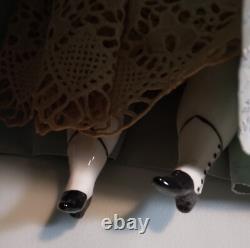 Anciennes poupées en porcelaine 16 avec des vêtements faits main d'origine, 16 poupées en porcelaine