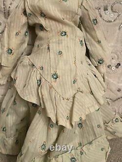 Antique 1875 12 Rare Inhabituel Coiffure Taille Cabinet Chine Poupée W Robe Antique