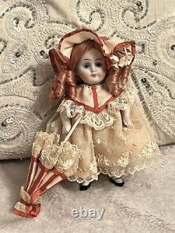 Antique Allemand Bisque Kestner 5.5 Tout Bisque Doll Mold 208 Magnifiquement Habillé