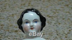 Antique Allemand C 1840 Chine Porcelaine Tête Et Épaules Poupée De Musée De Doll