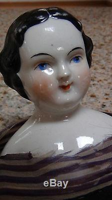 Antique Allemand C 1840 Chine Porcelaine Tête Et Épaules Poupée De Musée De Doll