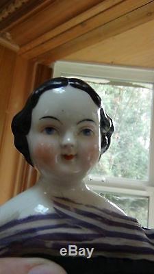 Antique Allemand C 1840 Chine Porcelaine Tête Et Épaules Poupée De Musée De Doll