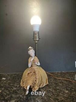 Antique Allemand Dressel Kister Porcelaine & Dentelle Demi-doll Lampe Pin Figurine