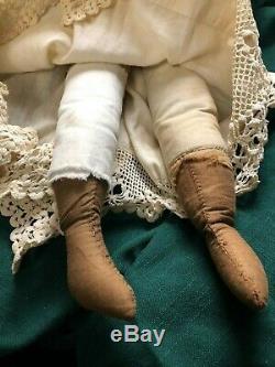 Antique Doll Allemand (-tête De Porcelaine Seulement, 1860s) Dans Un Millésime Nuisette