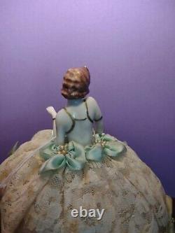 Antique Dressel Kister Porcelaine Fille Demi-poule Figurine & Stetson Pin Coussin