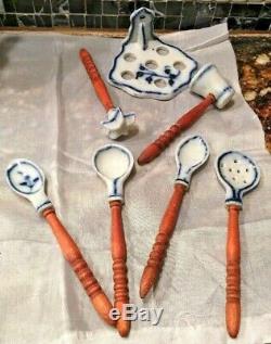 Antique German Blue Onion Maison De Poupée Miniature Porcelaine Ensemble Ustensile