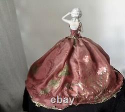 Antique German Porcelaine Demi-poupée Bras Loin Magnifique Main Peinte En Soie Ballgown