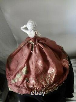 Antique German Porcelaine Demi-poupée Bras Loin Magnifique Main Peinte En Soie Ballgown