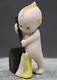 Antique Porcelaine Kewpie Balayer Avec Un Balai